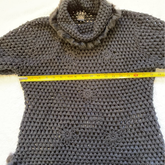 Cabo crochet black fur trim sweater - Picture 6 of 10